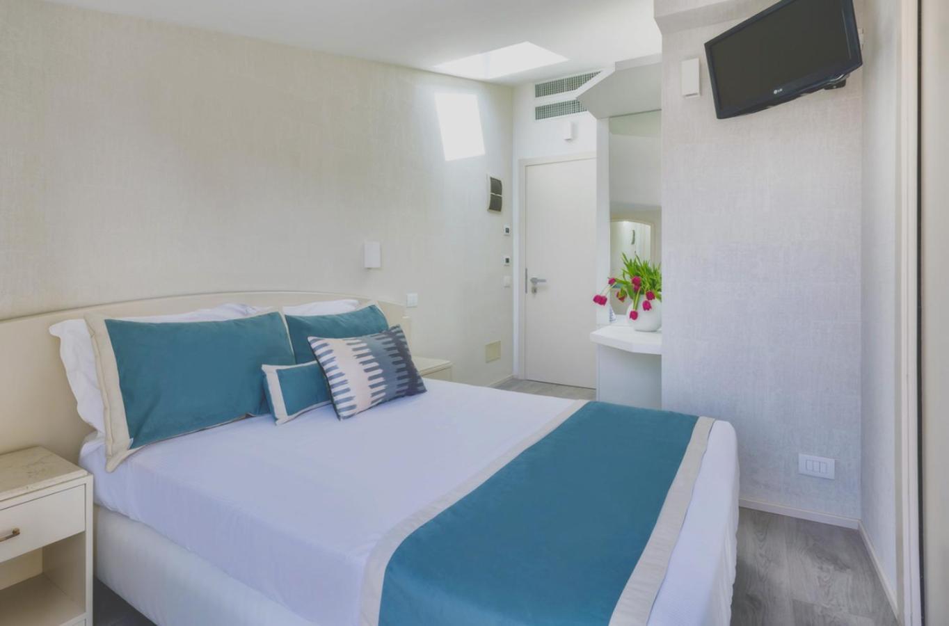 Novecento Suite Hotel Riccione Esterno foto