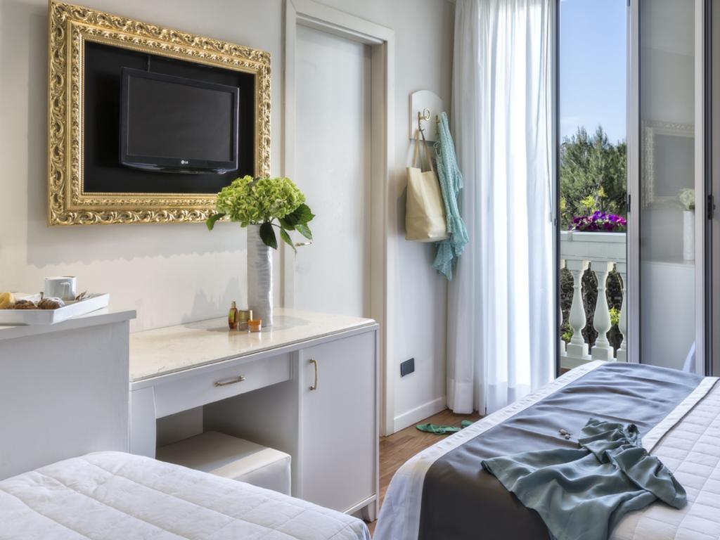 Novecento Suite Hotel Riccione Esterno foto