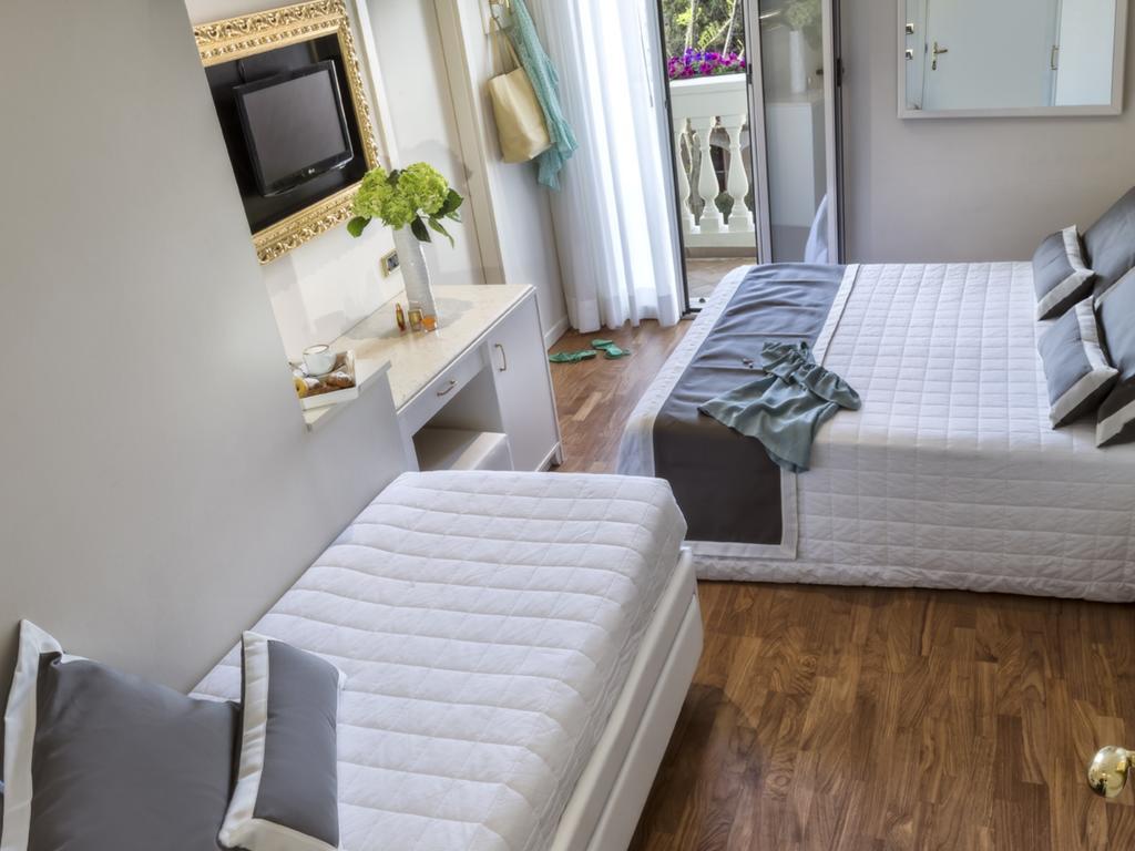 Novecento Suite Hotel Riccione Esterno foto