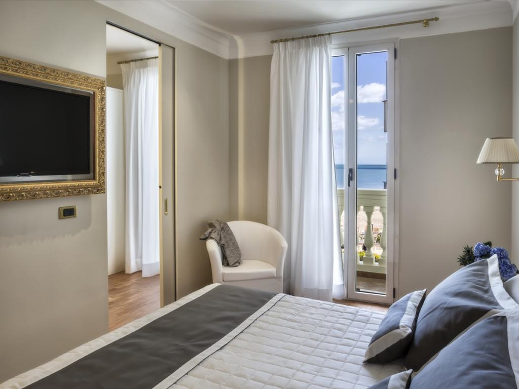 Novecento Suite Hotel Riccione Esterno foto