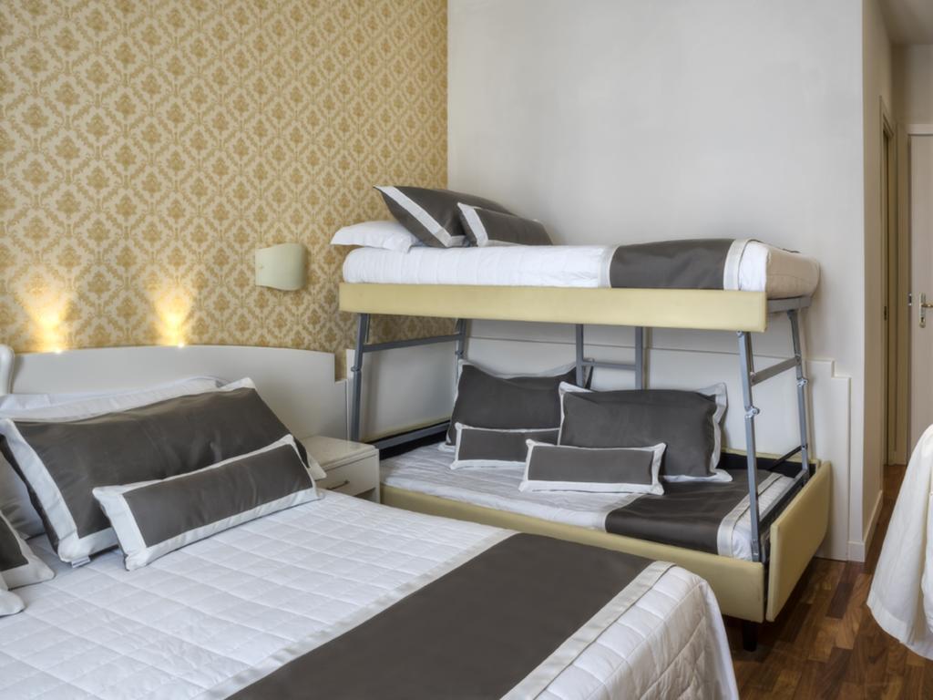Novecento Suite Hotel Riccione Esterno foto