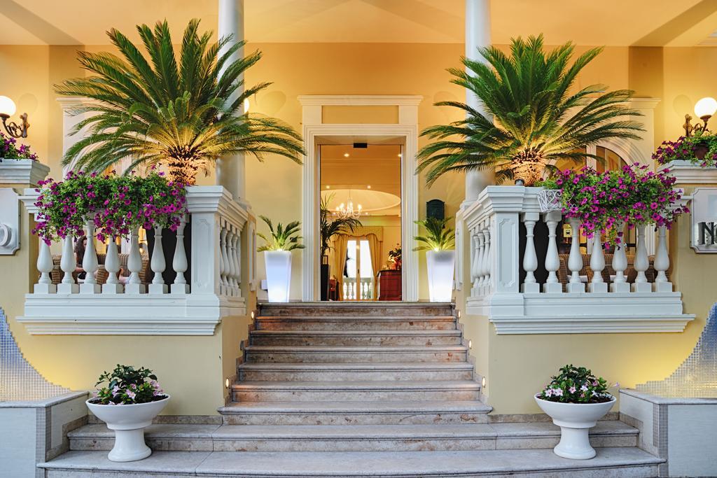 Novecento Suite Hotel Riccione Esterno foto