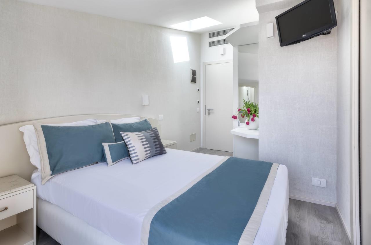 Novecento Suite Hotel Riccione Esterno foto
