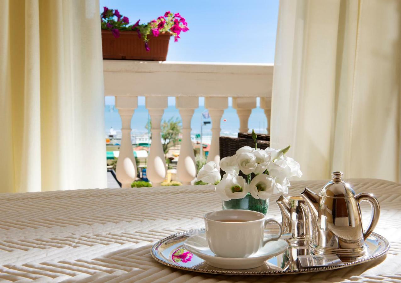 Novecento Suite Hotel Riccione Esterno foto