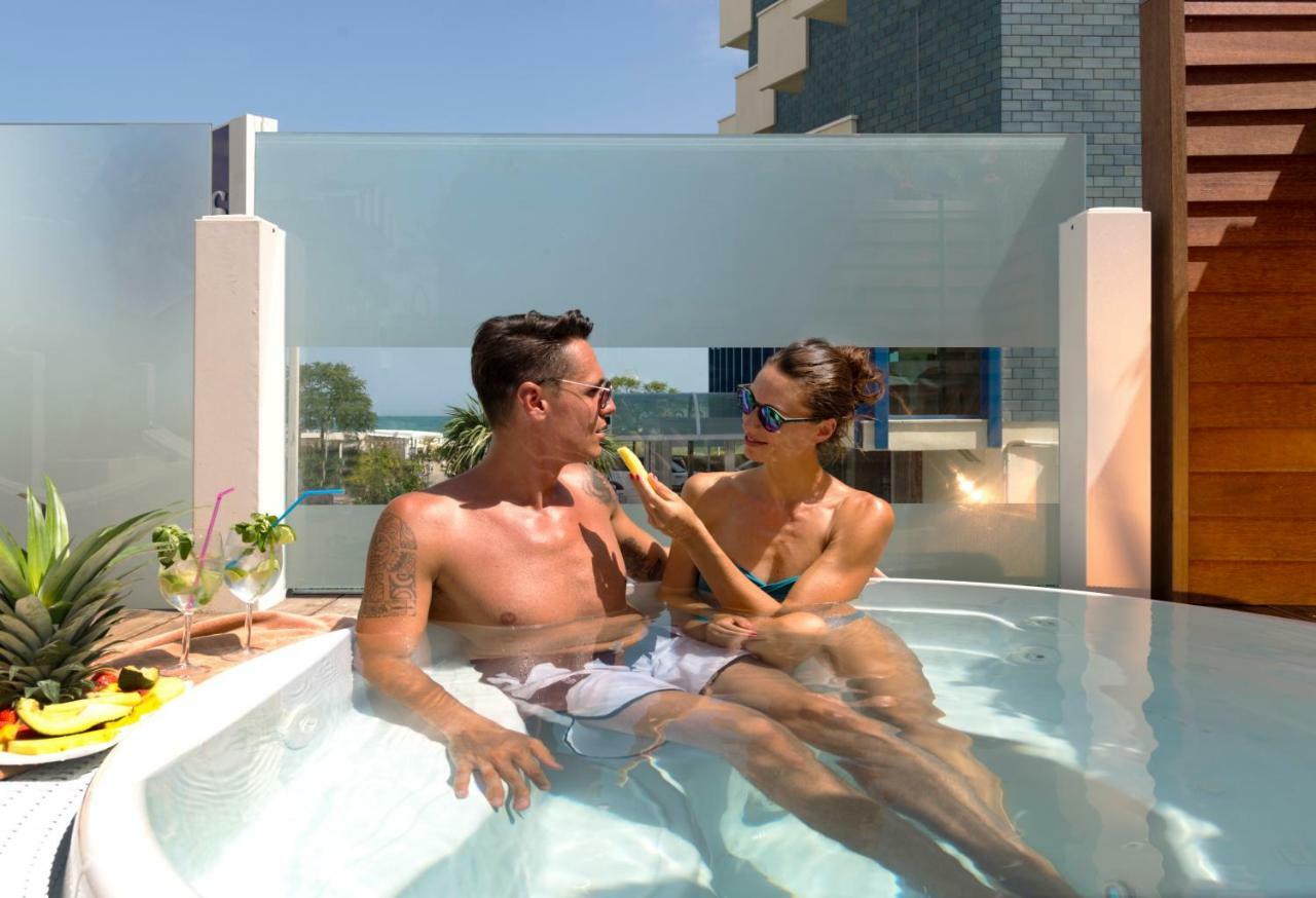Novecento Suite Hotel Riccione Esterno foto