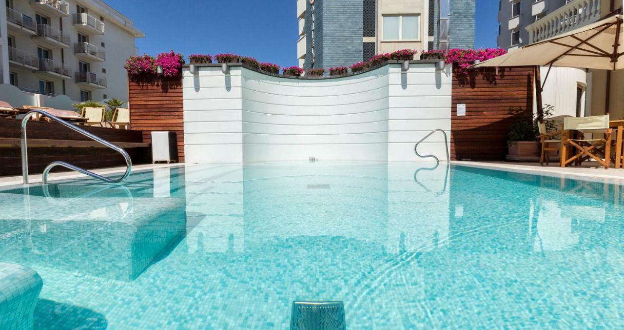 Novecento Suite Hotel Riccione Esterno foto