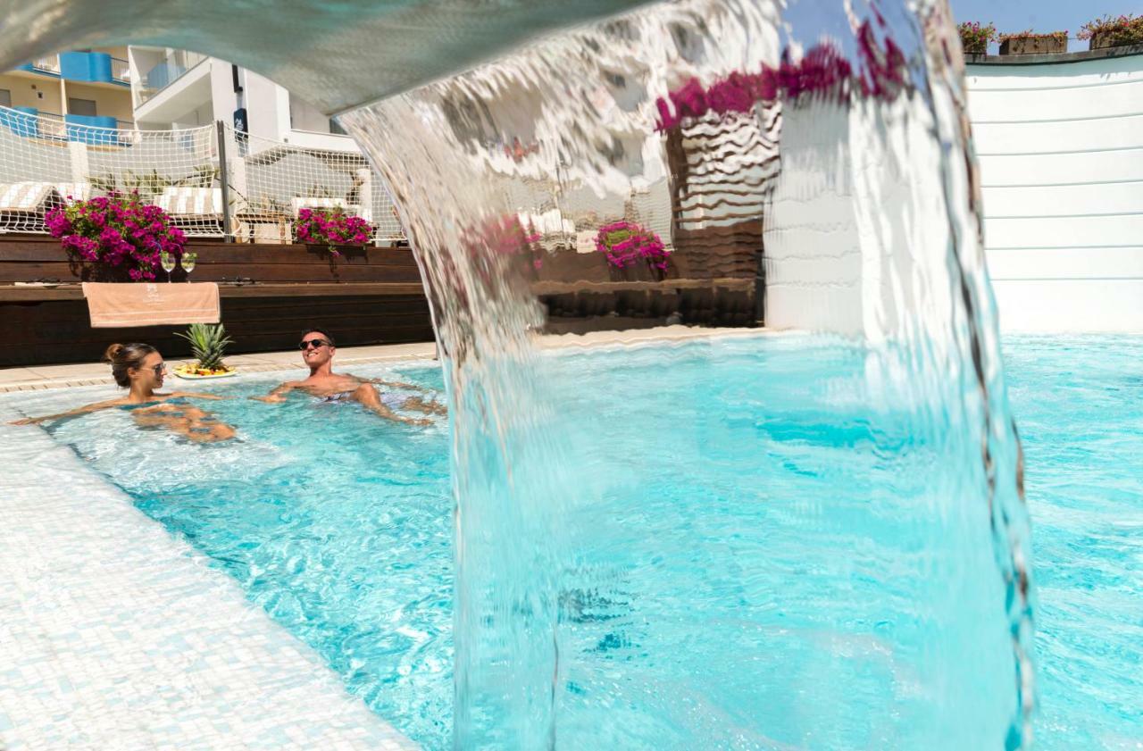Novecento Suite Hotel Riccione Esterno foto